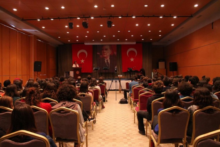 Birlesmis-Milletler’in-Turkiye’de-gorev-yapan-en-ust-duzey-ismi--okulumuzda-seminer-verdi