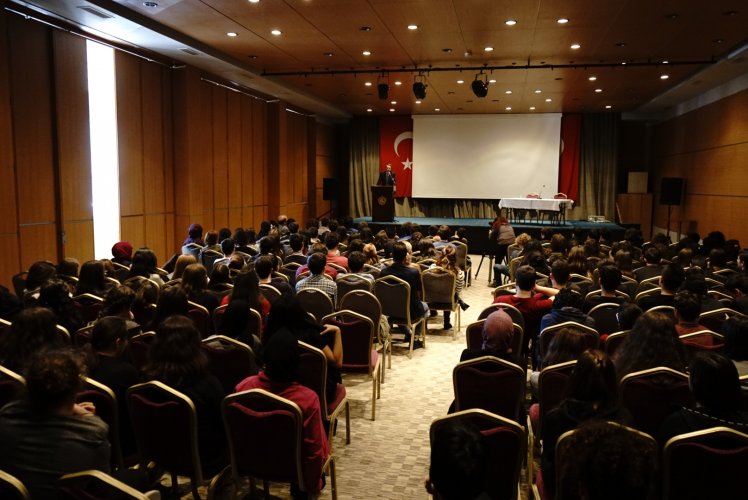 Australian-Ambassador-to-Turkey-says-Wonderful-to-talk-to-the-talented-students-of-the-school